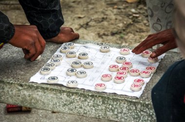 Kağıt üzerinde oynanan geleneksel Çin satranç oyun