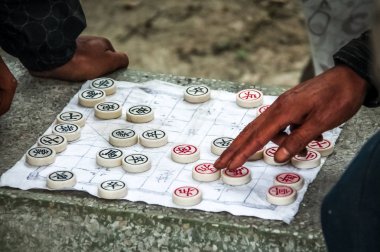 Kağıt üzerinde oynanan geleneksel Çin satranç oyun