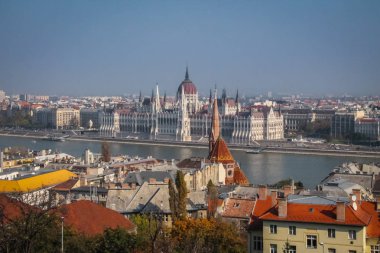 Budapeşte Parlamentosu ve Tuna Nehri - Macaristan görünümünü
