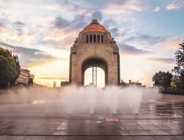 Meksika Devrimi (Monumento la Revoluciön) - Mexico City, Meksika için anıt