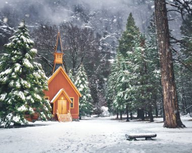 Kar - Yosemite Milli Parkı, Kaliforniya, ABD ile kış Yosemite Vadisi'nden Chapel