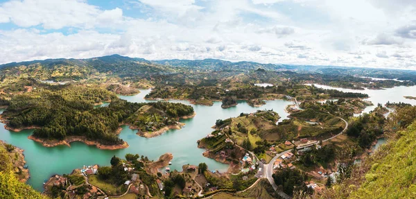 Panoramautsikt över Guatapé Dam (Penon de Guatapé) - Colombia — Stockfoto