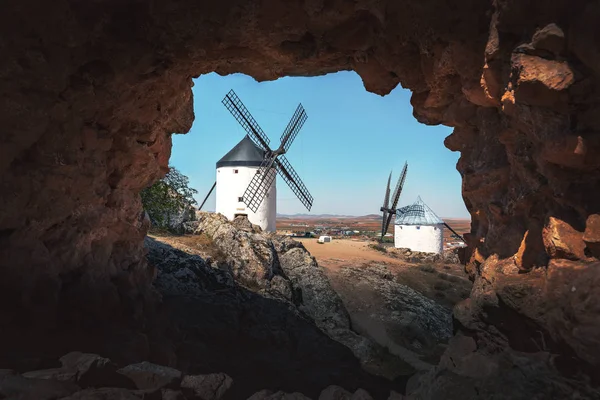 Moinhos de vento Consuegra de La Mancha, famosos pelas histórias de Don Quixote — Fotografia de Stock