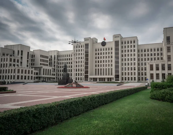 Minsk Belarús Julio 2019 Casa Gobierno Monumento Lenin Minsk Belarús —  Fotos de Stock