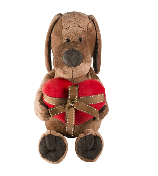 Cão Isolado Brinquedo Macio Com Coração Vermelho Fundo Branco — Fotografia de Stock