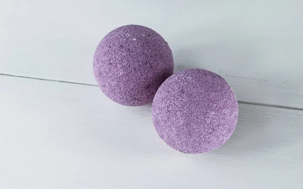 Les Bombes Violettes Faites Main Moussantes Pour Salle Bain Sur — Photo