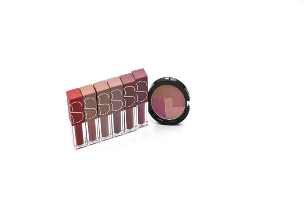 Kosmetikset Mit Lippenstiften Lidschattenpalette Rouge Isoliert Auf Weißem Hintergrund — Stockfoto