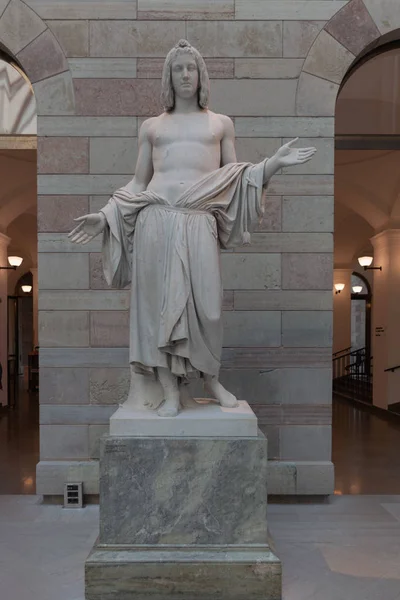 ストックホルム国立博物館で手を離れて男の彫刻 ストックホルム スウェーデン08 2019 — ストック写真