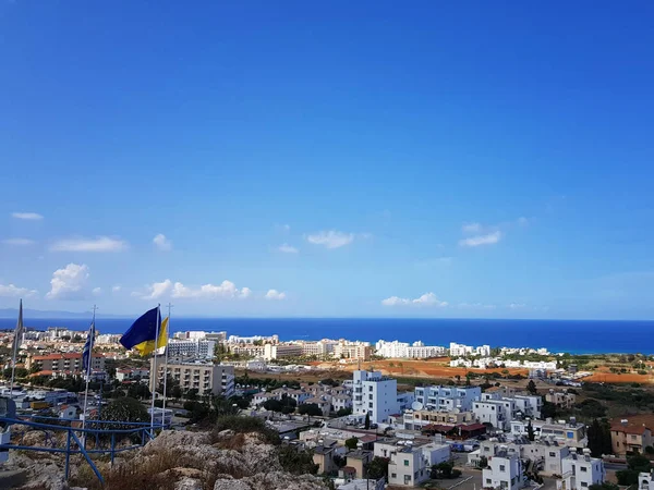 Hermosa Vista Desde Arriba Una Ciudad Situada Junto Mar — Foto de Stock