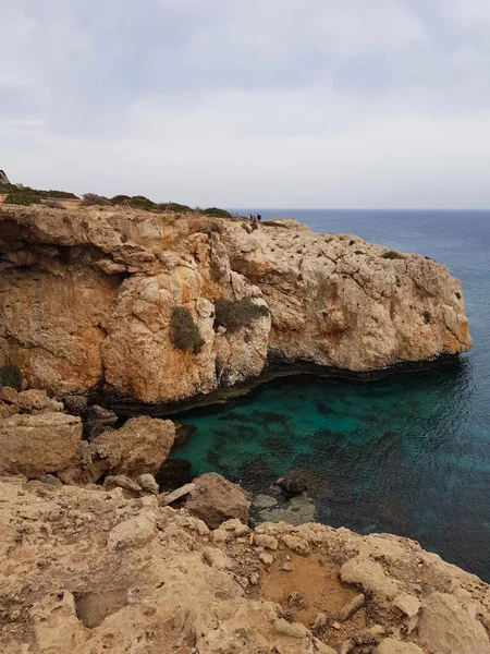 Deniz Kıbrıs Protaras Mayıs 2018 Görüntüleyin Güzel Mavi Deniz Kayalar — Stok fotoğraf