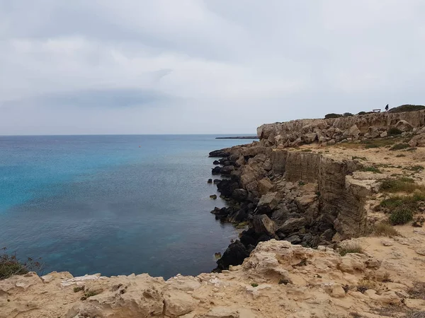 Deniz Kıbrıs Protaras Mayıs 2018 Görüntüleyin Güzel Mavi Deniz Kayalar — Stok fotoğraf