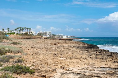 güzel sahil şeridi, deniz manzarası, mavi lagün, geri kalan turist