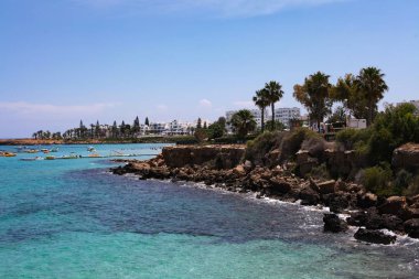 güzel sahil şeridi, deniz manzarası, mavi lagün, geri kalan turist