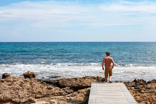 Hombre Junto Mar Chipre Protaras Mayo 2018 — Foto de Stock