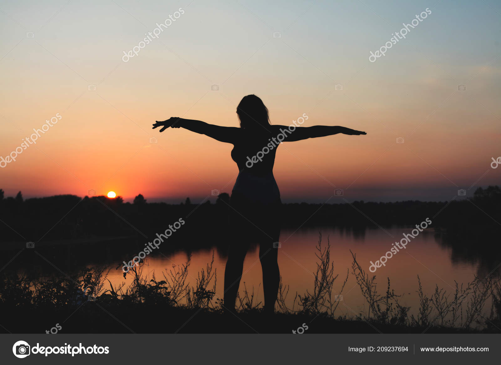 Silhouette Une Jeune Fille Coucher Soleil Photographie