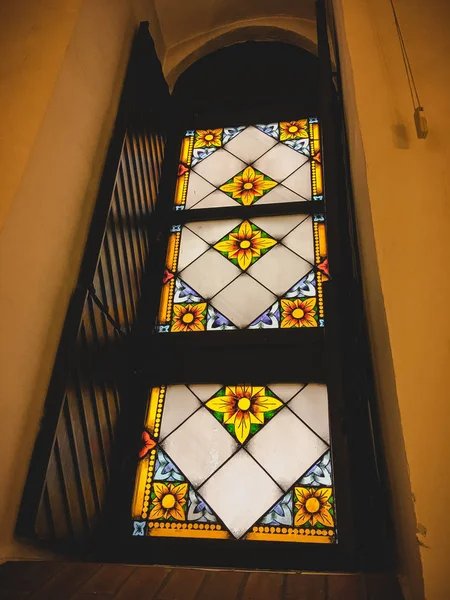 Ólomüveg Ablakok Szépen Csillogó Fényt Különböző Színű Üveg — Stock Fotó