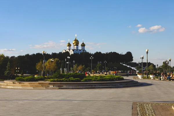 Setembro 2018 Yaroslavl Seta Fontes Monumentos Pessoas Caminham Longo Belo — Fotografia de Stock