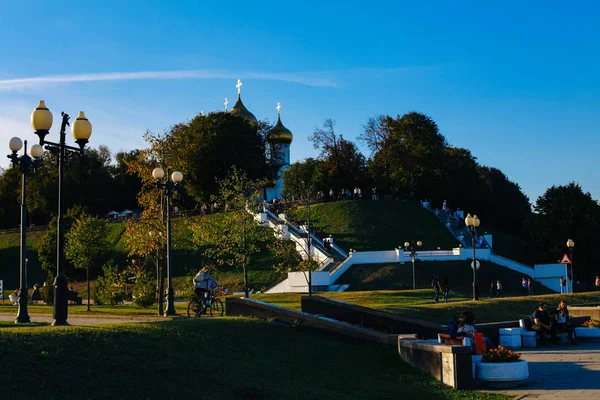 September 2018 Yaroslavl Arrow Fountains Monuments People Walk Beautiful Promenade — Stock Photo, Image