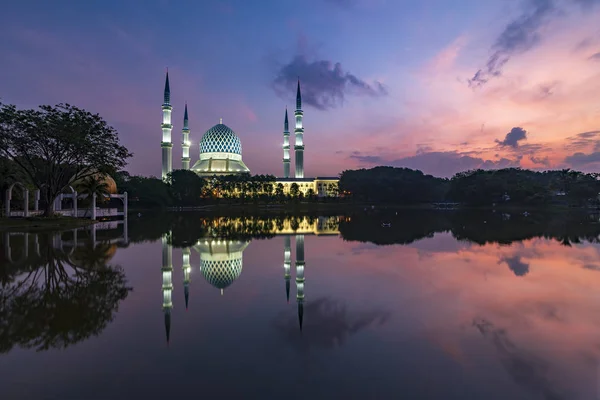 Vista Majestuosa Mezquita Del Sultán Salahuddin Abdul Aziz Shah Por — Foto de Stock