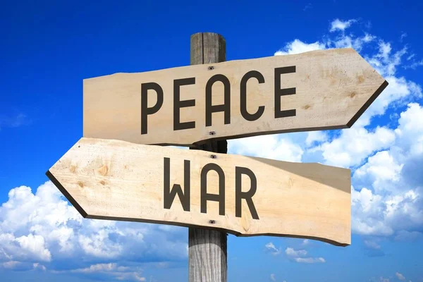 Peace War Wooden Signpost — Stock Photo, Image