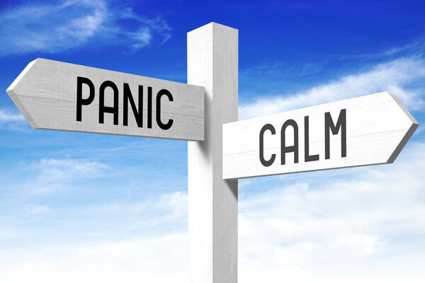 Паника, спокойствие - деревянный указатель
