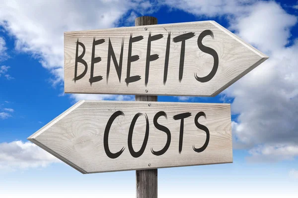 Costs Benefits Wooden Signpost — Stock Photo, Image