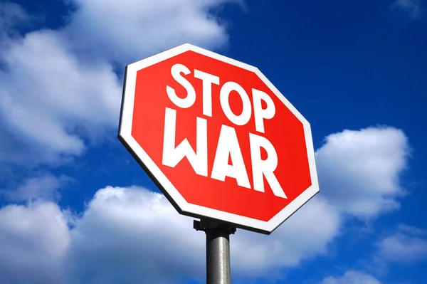 停止战争标志 天空在背景 — 图库照片
