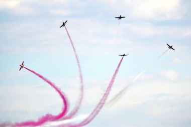 AIR - uçak akrobasi uçan uçaklar