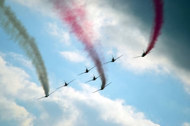 AIR - uçak akrobasi uçan uçaklar