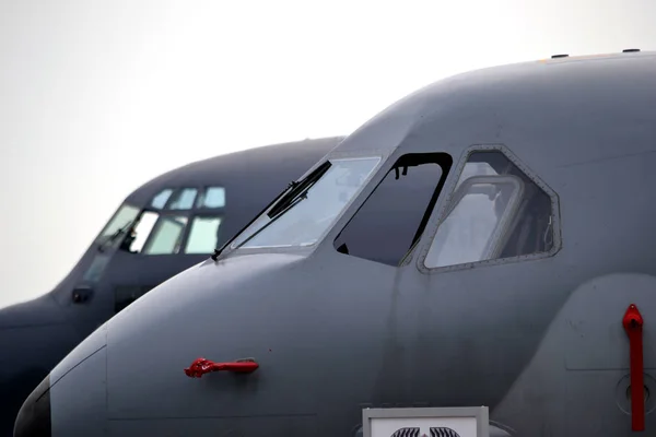 Militärflugzeuge Seitenansicht — Stockfoto