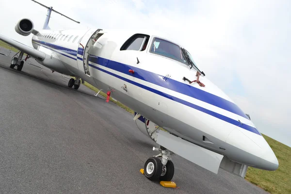 Avión Pasajeros Blanco Primer Plano —  Fotos de Stock