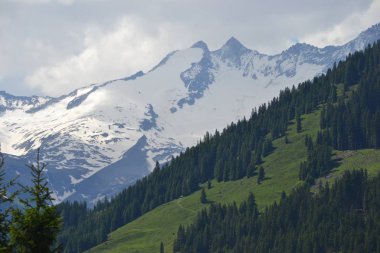 Avusturya - Alpler'de kar, dağ zirveleri