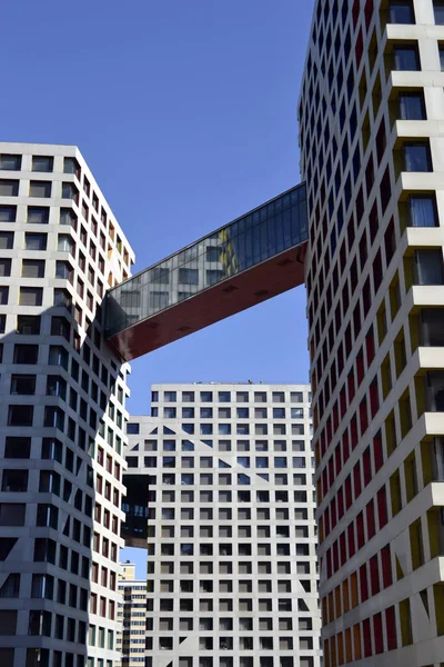 Modern ofis binası, gökyüzü