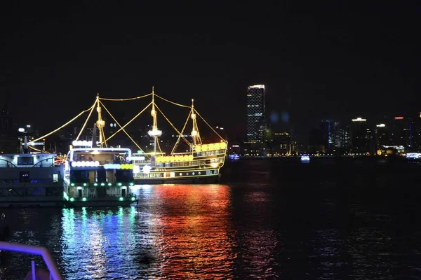 Shanghai Bij Nacht Schepen — Stockfoto