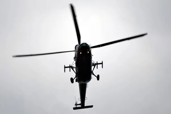 Военный Вертолет Летящий Воздухе — стоковое фото