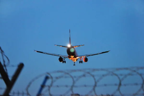 Avião Voando — Fotografia de Stock