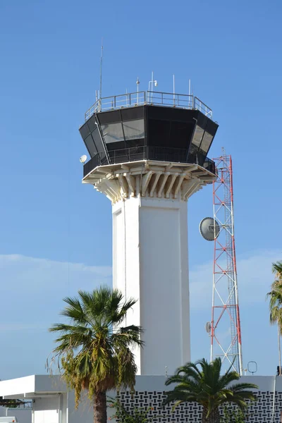 Flughafen Tower Ideal Für Themen Wie Bodenkontrolle Etc — Stockfoto