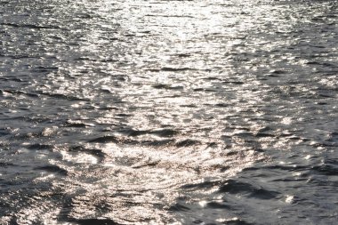 Su yüzeyi - güneş yansıma