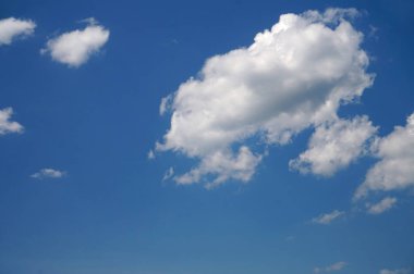 Gökyüzü, bulutlar - yatay fotoğraf