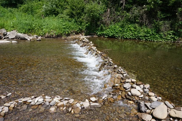 Río / arroyo de montaña limpio — Foto de Stock