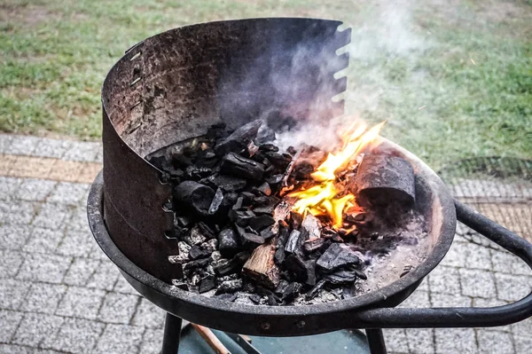 Grill - chama e fumaça — Fotografia de Stock