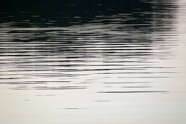 Wasser plätschert — Stockfoto