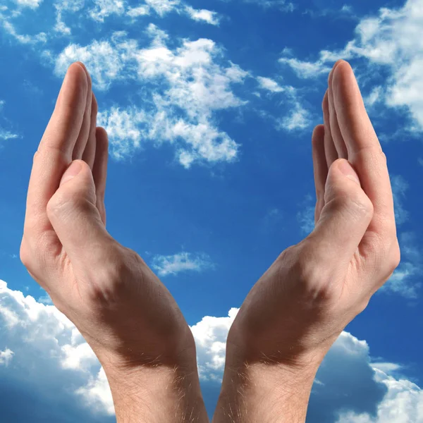 Koruma Kavramı Eller Arka Planda Gökyüzü — Stok fotoğraf