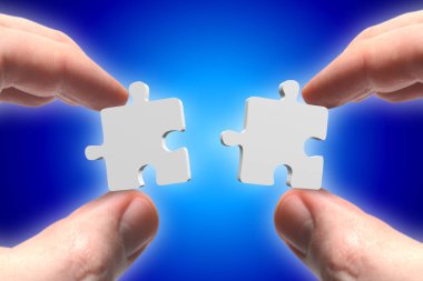 Jigsaw puzzle parçaları - bağlantı kavramı holding eller