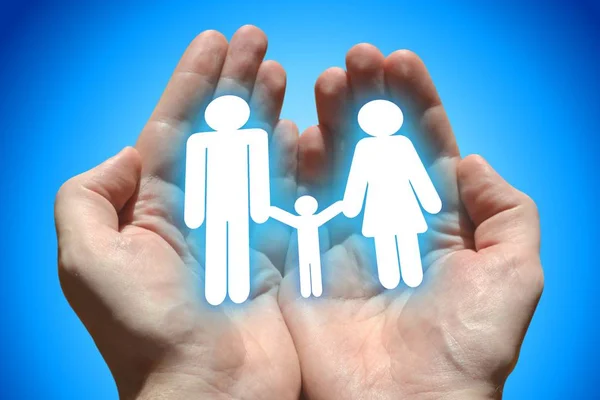 Concetto Assicurazione Famiglia Mani Sfondo Blu — Foto Stock