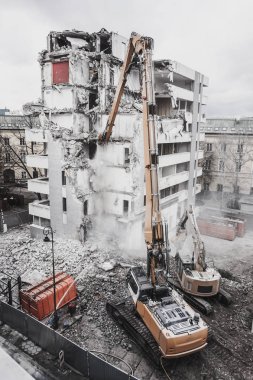 Ev / bina yıkım - ekskavatör makinesi