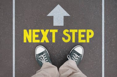 Ayakkabı, eğitmenler - sonraki adım kavramı