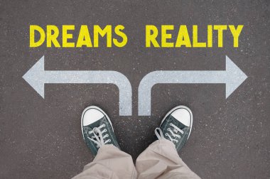 Ayakkabı, eğitmenler - rüyalar ve gerçeklik kavramı