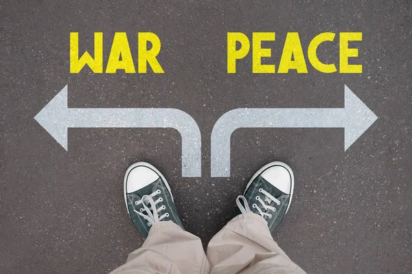 Παπούτσια, εκπαιδευτές-πόλεμος, ειρήνη — Φωτογραφία Αρχείου