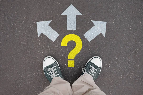 Ayakkabı, eğitmenler - üç ok, soru işareti